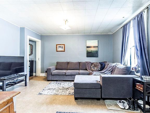 5th image of 260 Garafraxa St E