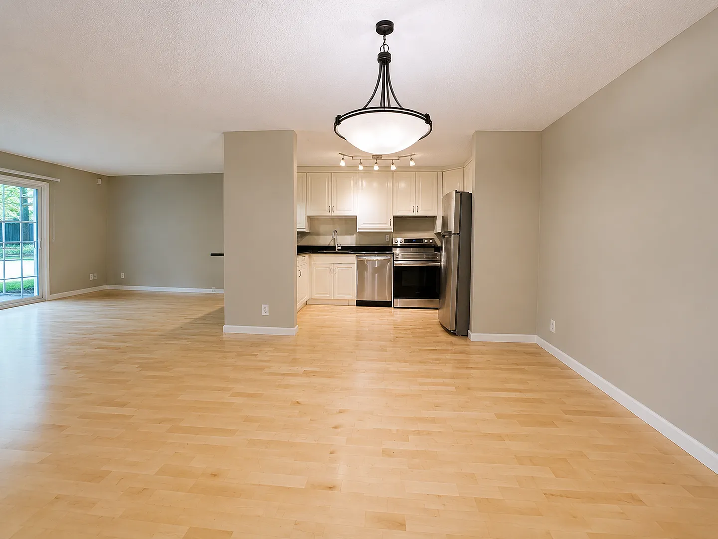 Live Next to Washington Park! Spacious 2-Bedroom Condo with Pool! — Photo 2