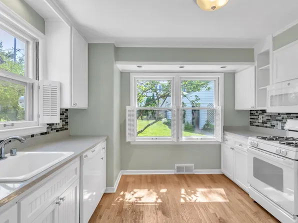 2602 North 82nd STREET, Wauwatosa, WI 53213