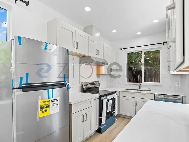 640 Plomosa Ct #B — Photo 15