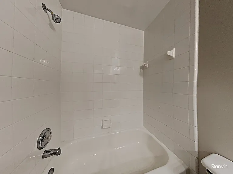 10628 Crescendo Loop — Photo 20