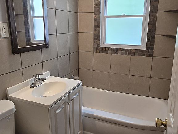 3rd image of 7022 Agnes Ave