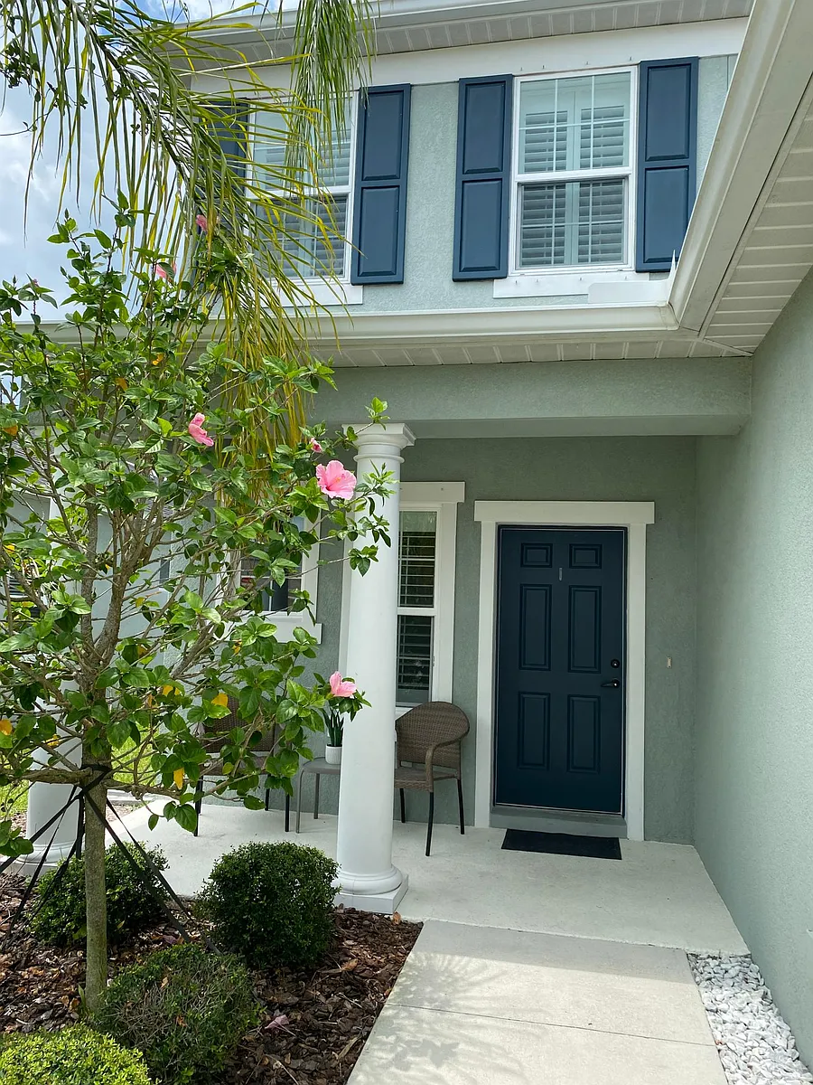 FRONT PORCH SITTING AREA - 10909 Shade Tree Cv