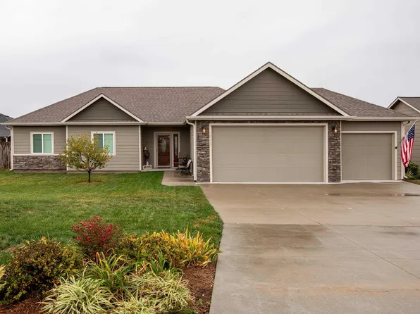 6333 Tanglewood Trl, Wamego, KS 66547