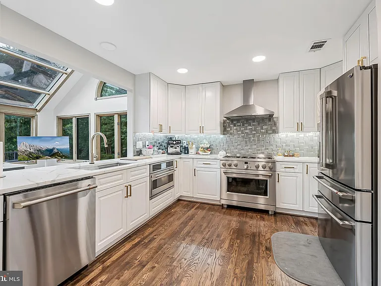 8424 Holly Leaf Dr — Photo 11