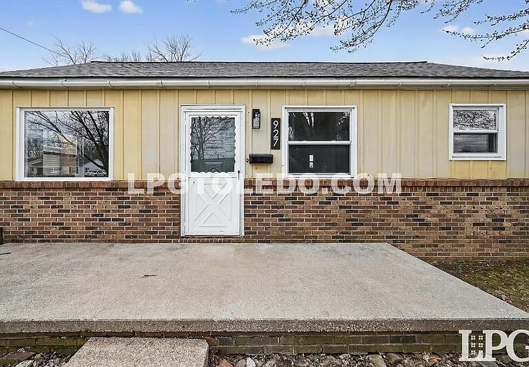 927 W Northgate Pkwy — Photo 3