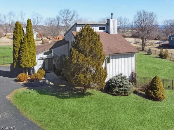 2 Hampton Downes, Hampton Twp., NJ 07860