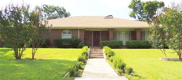 1st image of 913 Hampshire Dr