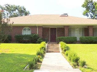 913 Hampshire Dr, Grand Prairie, TX 75050