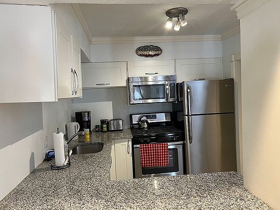 3rd image of 4003 Gilbert Ave APT 9