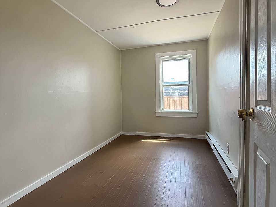 2nd image of 24-30 Linden St #26.1