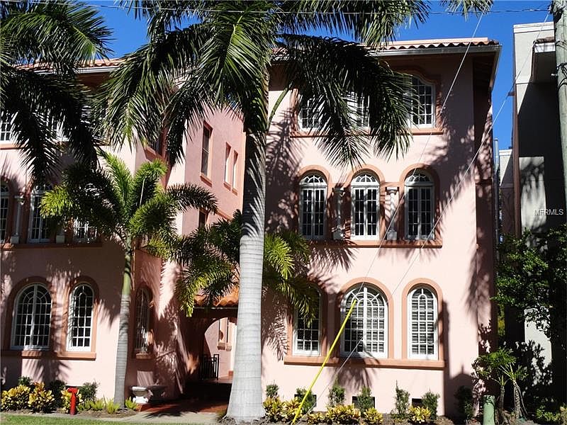 1st image of 1221 N Palm Ave APT 104