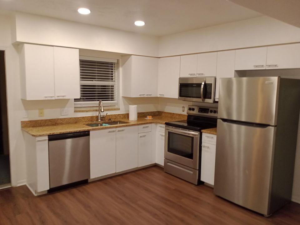 1st image of 512 Sweetwater Dr