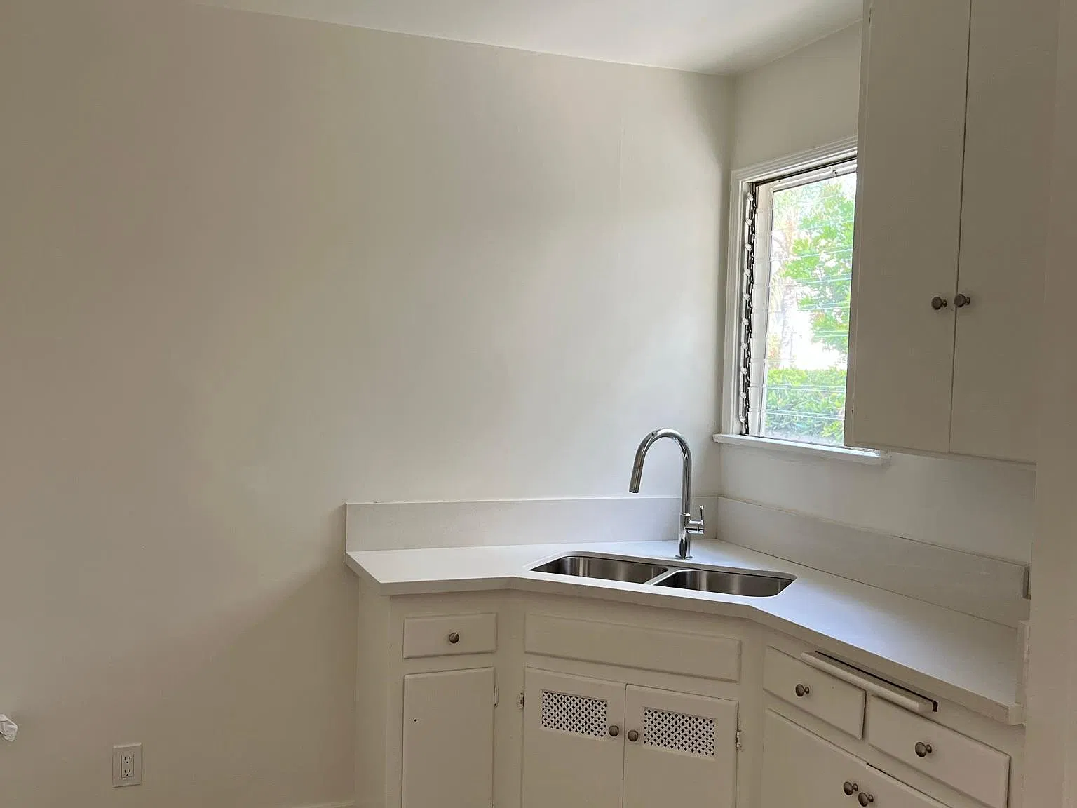 2 bed, 1000 sqft, $2,645 — Photo 3