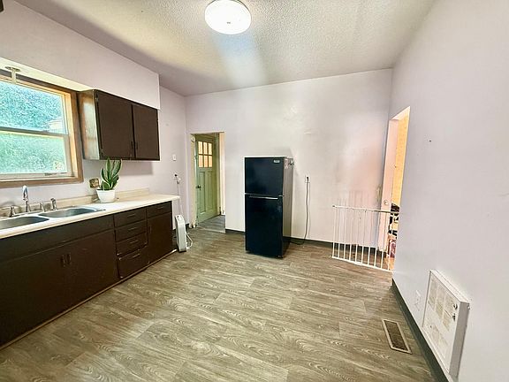 2nd image of 400 High Ave NE