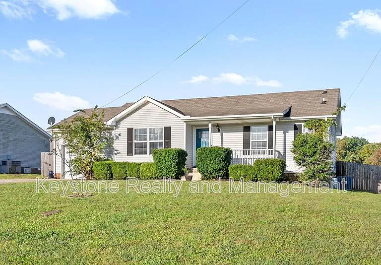 1324 Burchett Dr — Photo 1