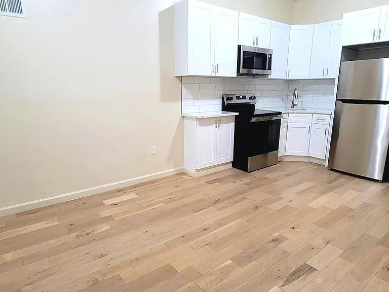 1219 W Silver St #1 — Photo 3
