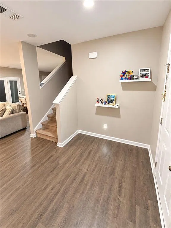 4 bed, 2.5 bath, 2115 sqft, $2,500 — Photo 2