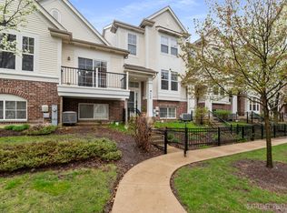 508 Grosvenor Ln, Aurora, IL 60504