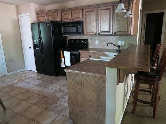 Open kitchen with breakfast bar.