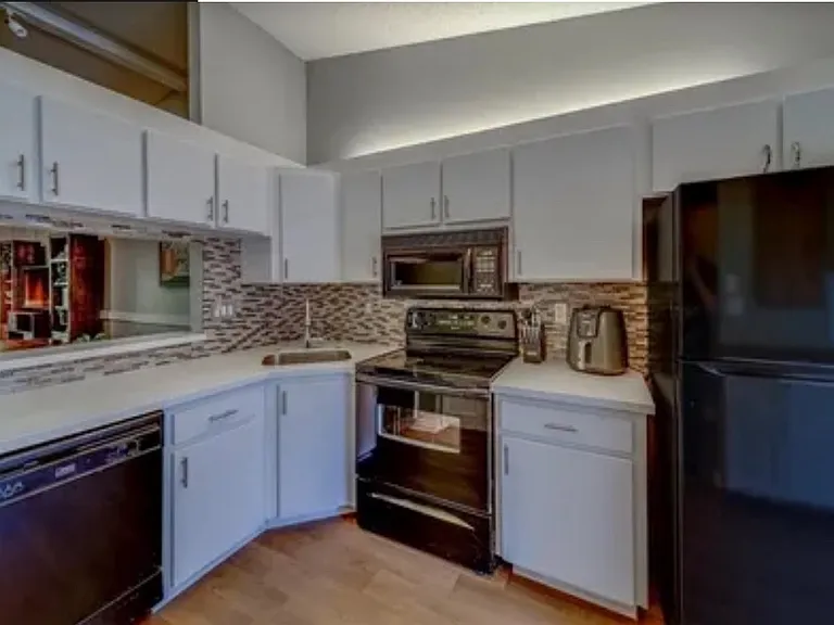 3135 Charter Club Dr — Photo 3