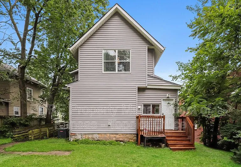 1016 SW College Ave — Photo 17