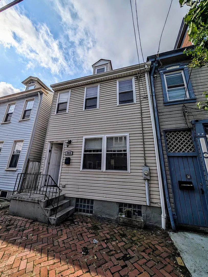 Southside Flats 3 bedroom! Central AC! Washer and Dryer Included! Available 8/21 — Photo 1