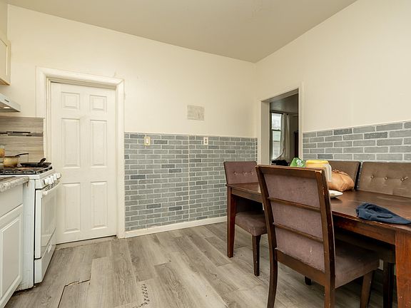 5th image of 2115 5th St NE