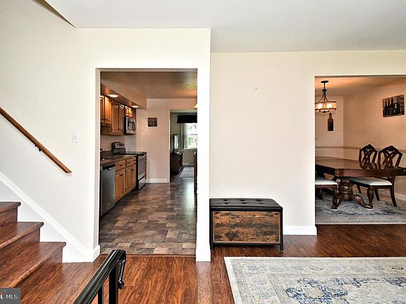 3rd image of 1443 Hampton Ln