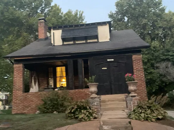 3064 Delavan Dr, Saint Louis, MO 63121