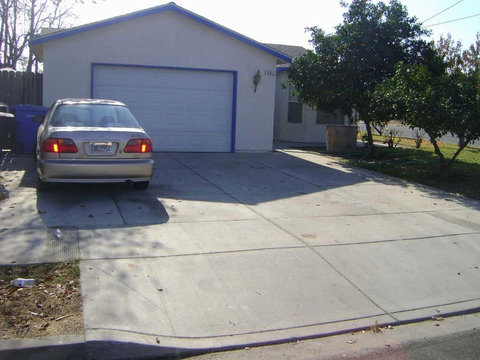 1st image of 301 E Elm St