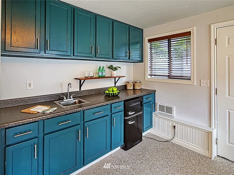 521 N 102nd St — Photo 22
