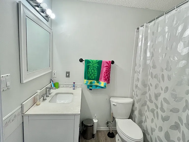 1033 Youville Dr W — Photo 12