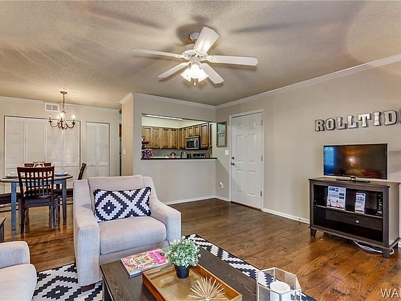 4th image of 120 15th St E APT 601