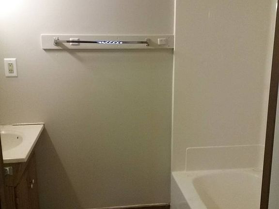 3rd image of 4945 Northcote Ave APT 1E