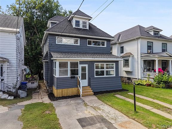 2nd image of 109 Park Pl