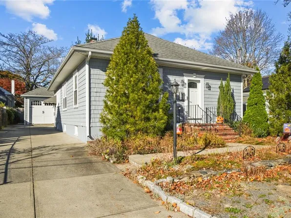 41 Whitcomb Rd, Riverside, RI 02915