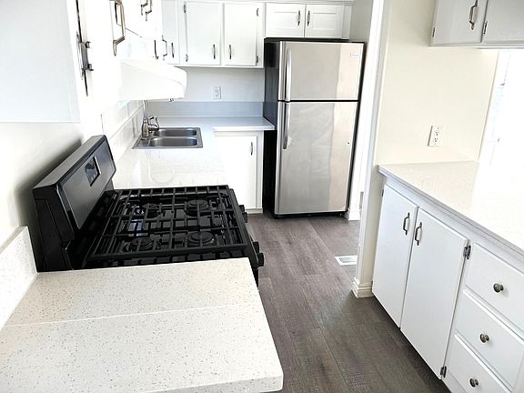 3rd image of 133 E 16th St #29