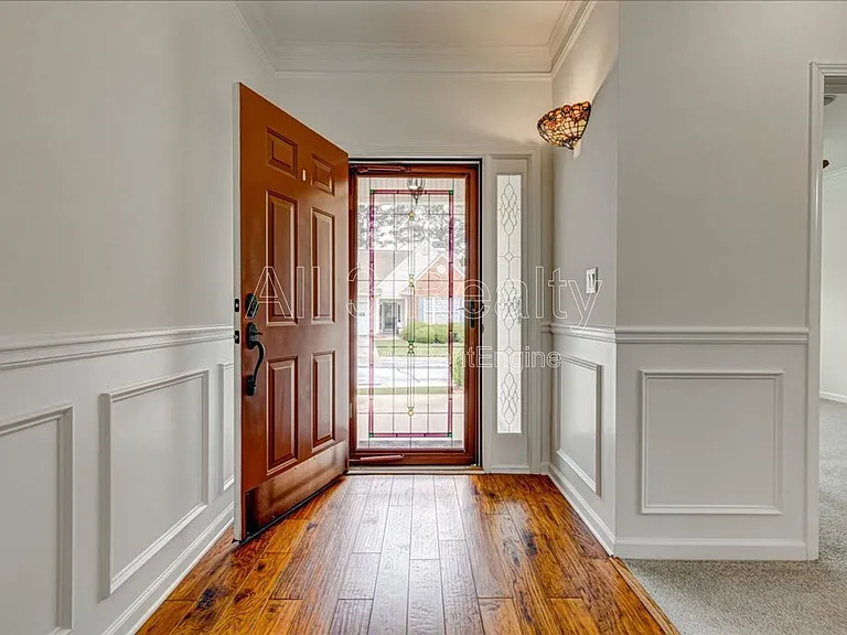 1033 Pinehurst Dr — Photo 6