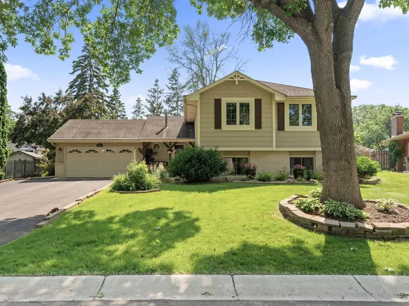 6469 Deerwood Ln N, Maple Grove, MN 55369