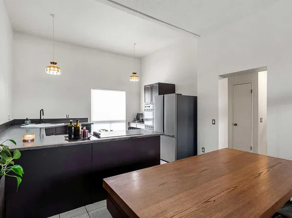 442 N Brae Glen Cres SW, Calgary, AB T2W 1B6