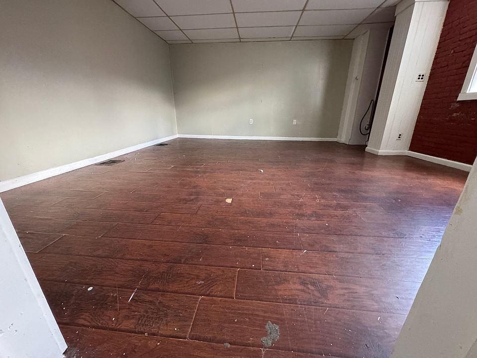 2nd image of 460 Broad St #1