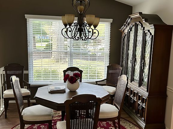 5th image of 225 Westwind Dr Unit 5