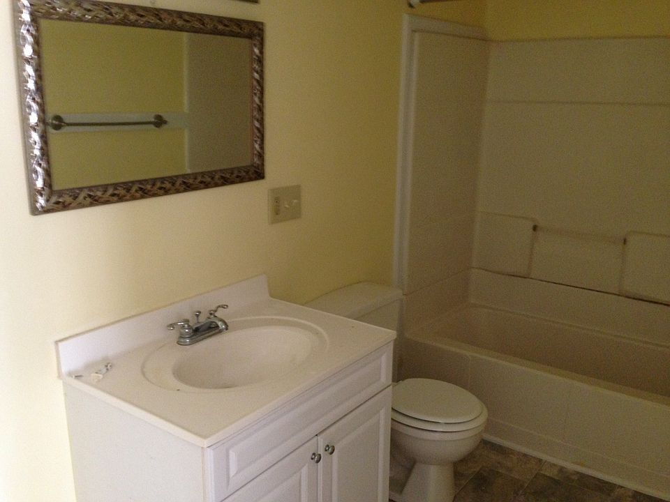 2nd image of 205 Robin Ave #B