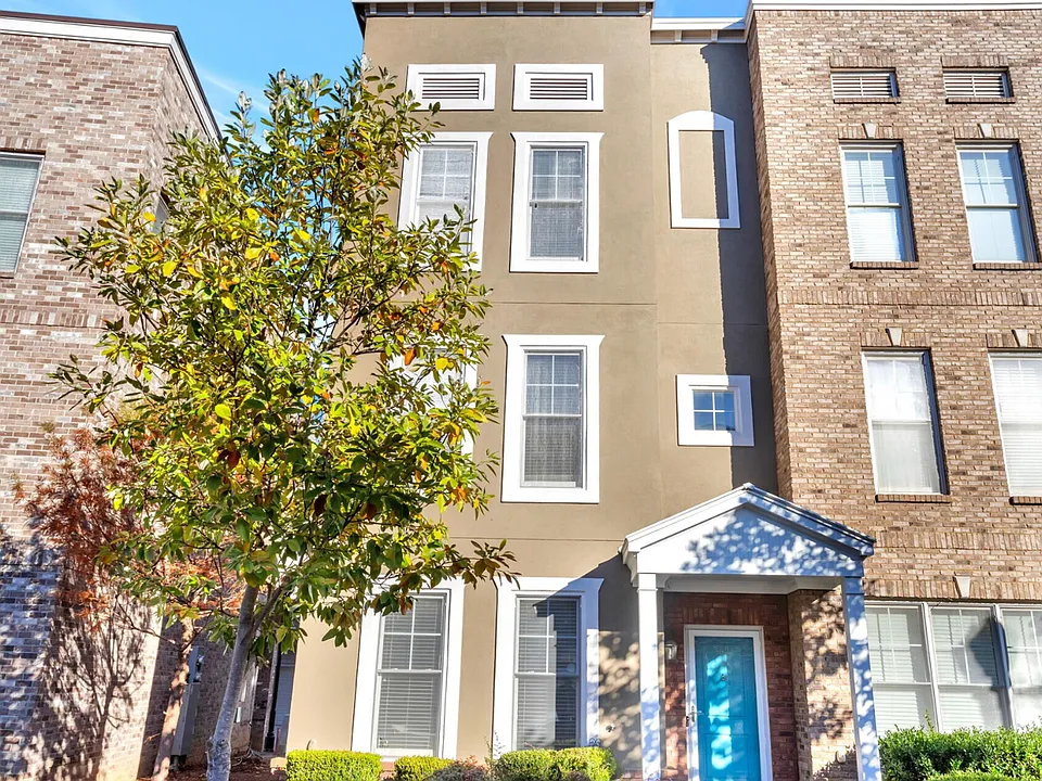 769 Liberty Commons Dr NW