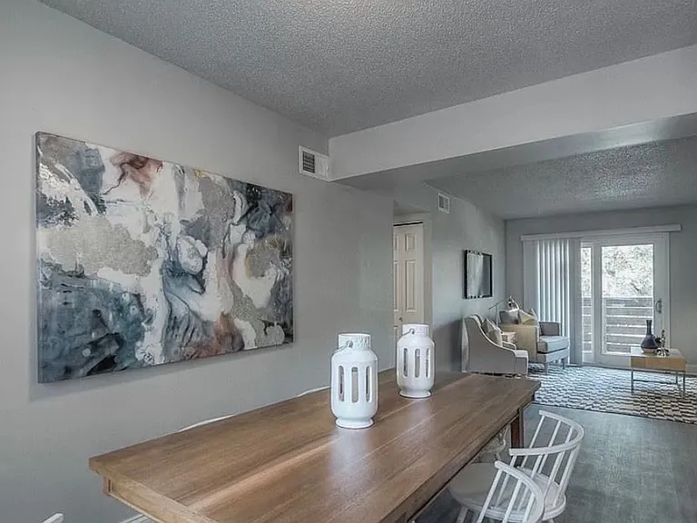 423-427 Maple Blvd — Photo 6