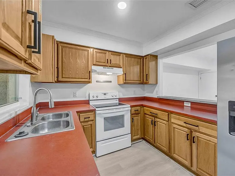 727 Kensington Lake Cir — Photo 24