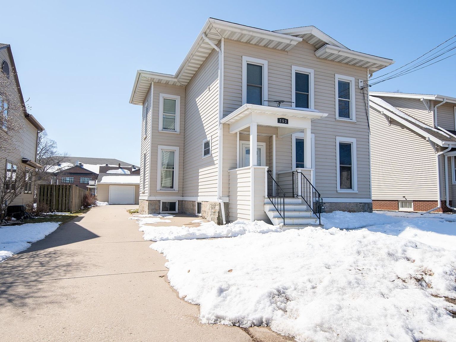 253 W 9th Ave, Oshkosh, WI 54902 Zillow
