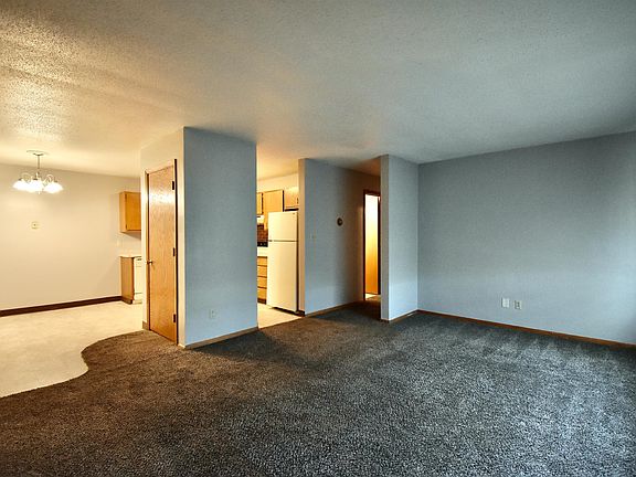 4th image of 102 5th St E #11093958