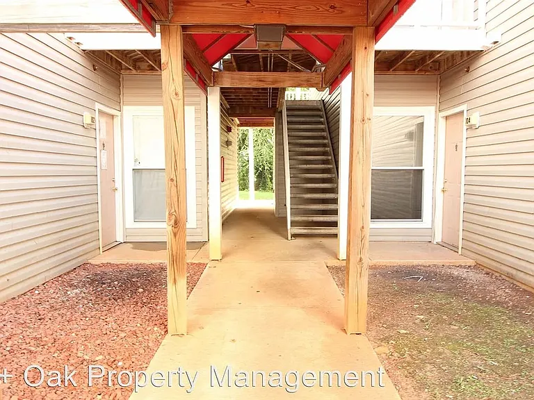 1431 Collegiate Cir #204 — Photo 7